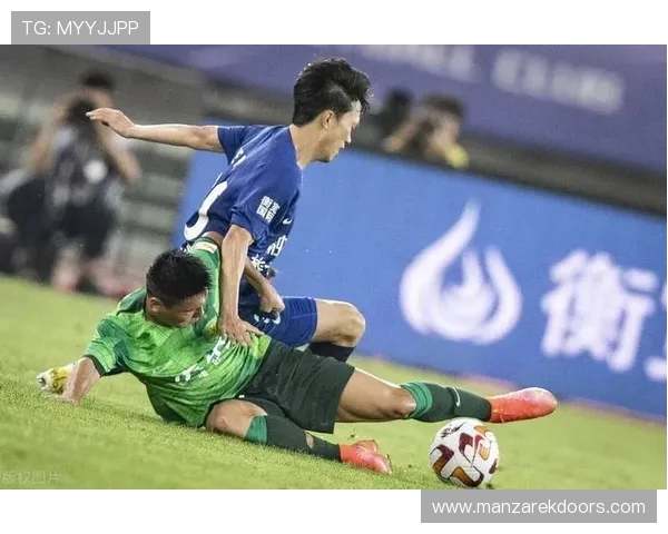 足球历史上几大震撼压哨转会揭示的背后故事与转折瞬间 足球历史上几大震撼压哨转会揭示的背后故事与转折瞬间