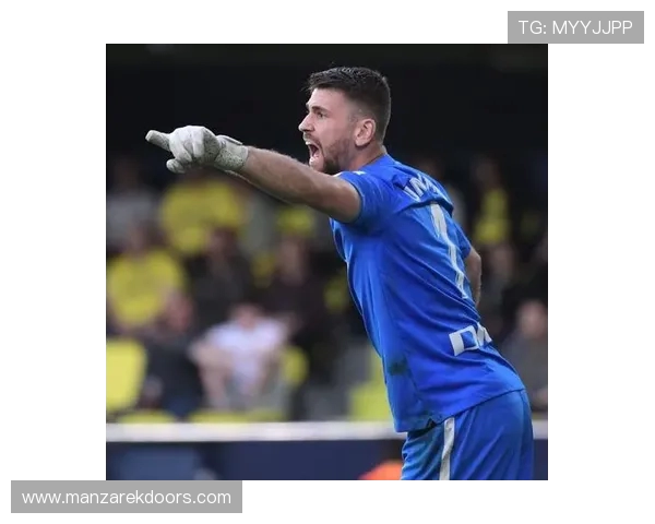 西蒙直言不讳：我热爱黑色门将服，粉紫色让我感到恶心